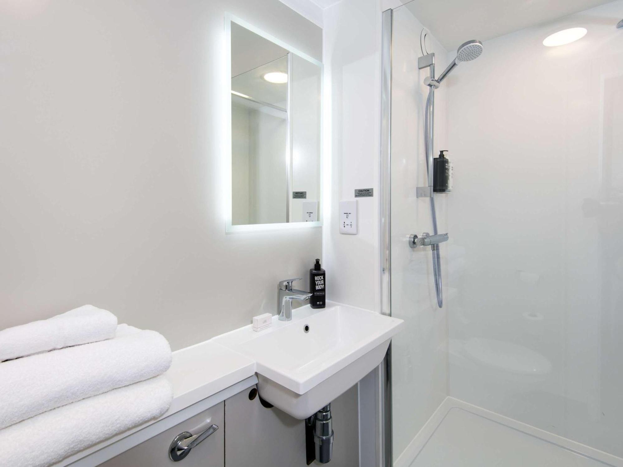 Ibis Plymouth Hotell Exteriör bild